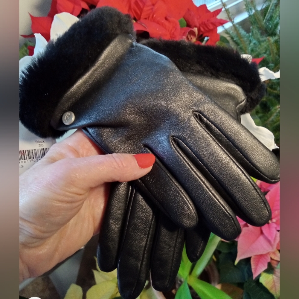UGG XS LEATHER AND SHEARLING GLOVES